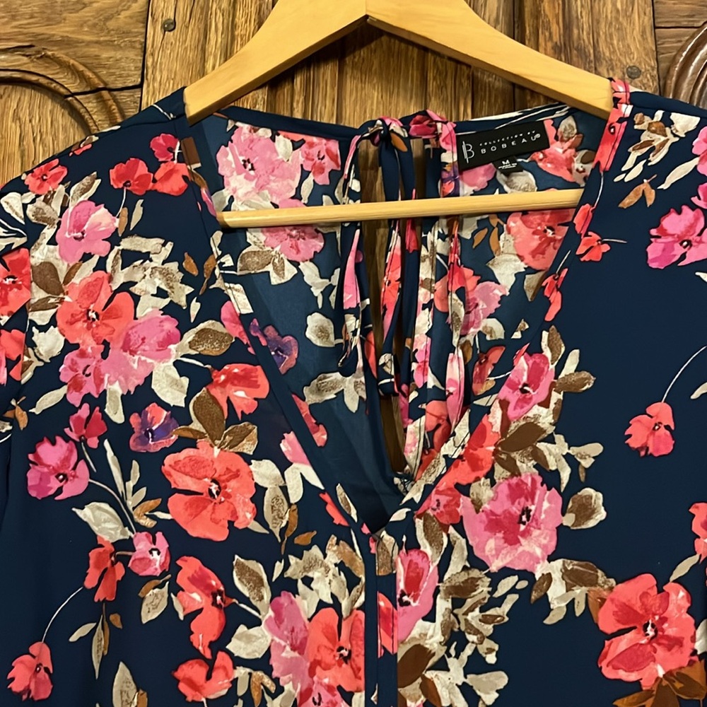 Collection by Bobeau V-Neck Puffed Sleeve Top Floral Keyhole - Picture 6 of 9